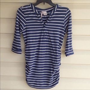 Mom’s the Word. L/s T-shirt. Ruched sides. Size s